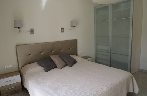 Les Tres Cales Ski Chalet | Modern house near the beach with private pool!