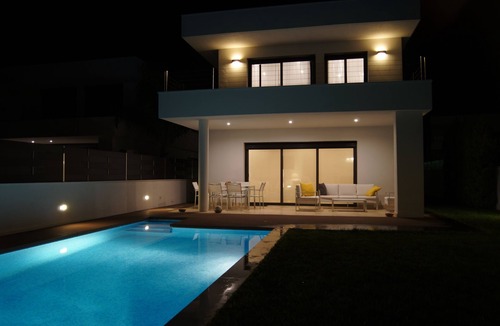 El Roc de Sant Gaieta House | Modern house on the beach with pool and WIFI