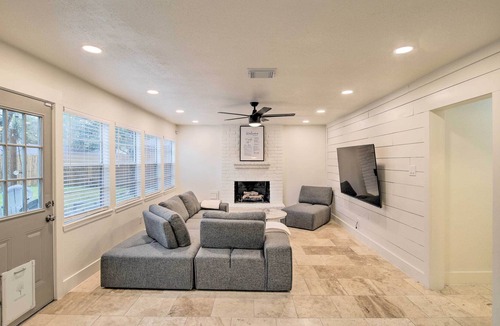 Quail Valley House | Modern House w/ Fireplace, Walk to Fishing!