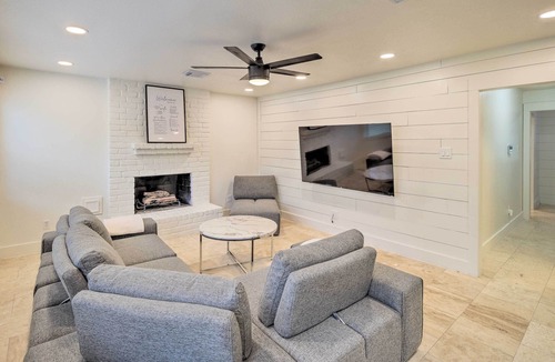 Quail Valley House | Modern House w/ Fireplace, Walk to Fishing!