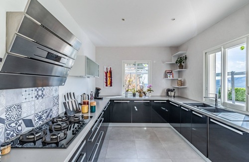 Berre-des-Alpes House | Modern house with exceptional view