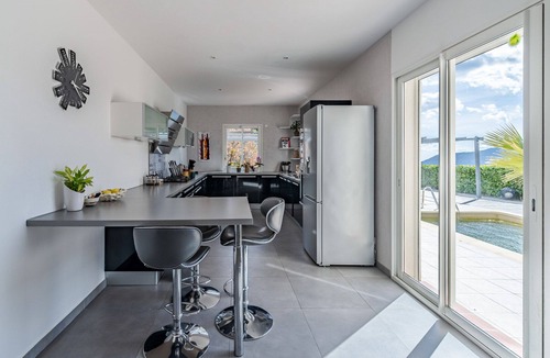 Berre-des-Alpes House | Modern house with exceptional view