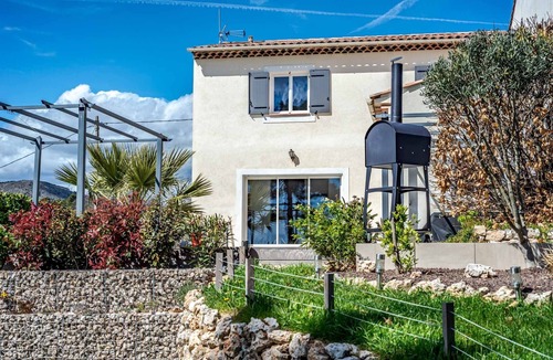 Berre-des-Alpes House | Modern house with exceptional view