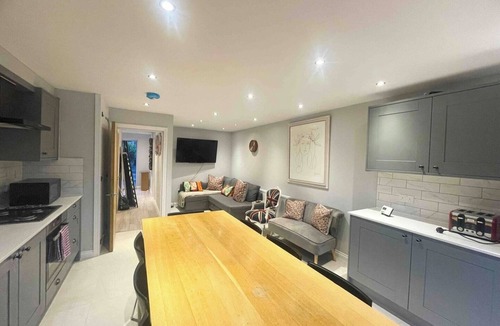 Wandle Valley House | modern house with four bathrooms