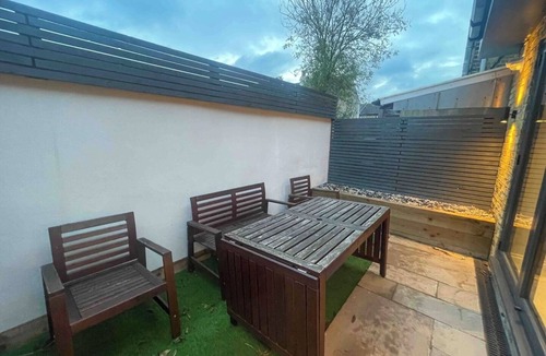 Wandle Valley House | modern house with four bathrooms