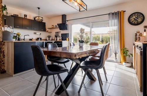 Arthon-en-Retz Cottage | Modern House with Garden, Near Shops & Beach