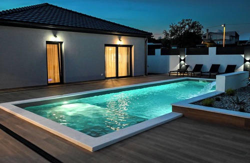 Gornji Zemunik Villa | Modern house with pool & indoor heated jacuzzi