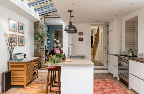 Elephant and Castle House | Modern house with garden space