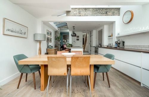 Elephant and Castle House | Modern house with garden space