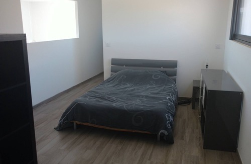 Ales Bed & Breakfast | Modern house with pool