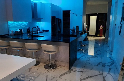 West Dallas House | Modern house with pool that will make you feel like a celebrity at home.