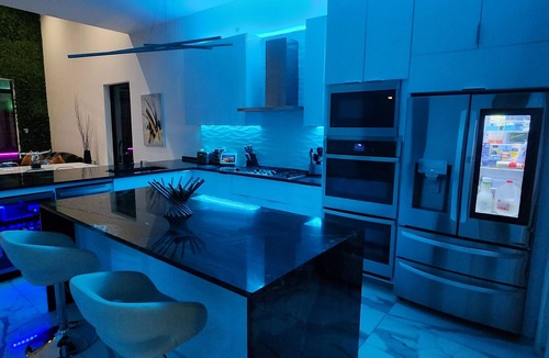 West Dallas House | Modern house with pool that will make you feel like a celebrity at home.