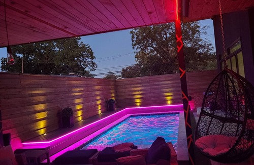 West Dallas House | Modern house with pool that will make you feel like a celebrity at home.