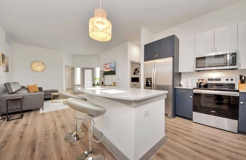 Addicks Apartment | Modern Houston Escape Bowling, Pool Table & Gym
