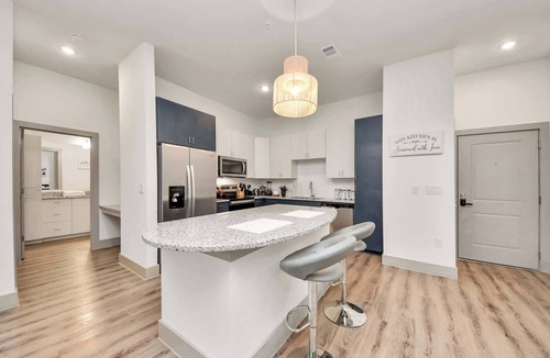 Addicks Apartment | Modern Houston Escape Bowling, Pool Table & Gym