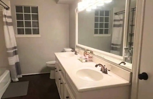 Ponderosa Forest Villa | Modern Houston Home Near Med Center & NRG.Parking, WiFi, Family-Friendly w/pool