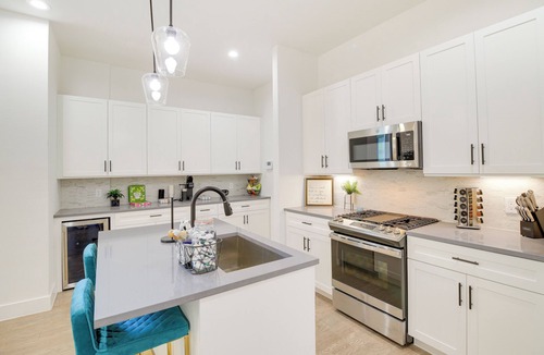 Northside House | Modern Houston Home w/Yard, 3 Mi to Toyota Center