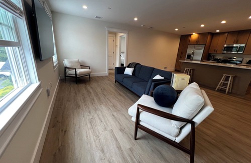 Montgomery Apartment | Modern Hudson Valley Apt 202 - King/Queen/Twin