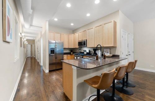 Tri-Taylor Apartment | Modern IMD Condo - Workspace - Free Parking