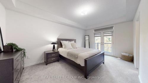 Gormley House | Modern in Richmond Hill