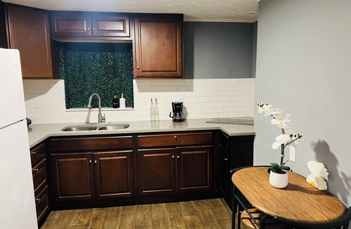Northside House | Modern independent studio with parking included