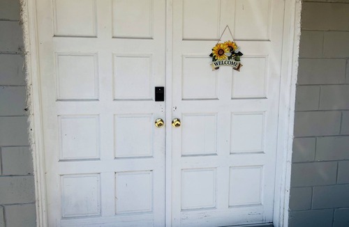 Northside House | Modern independent studio with parking included