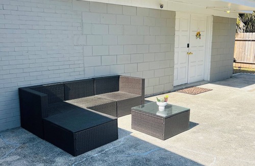 Northside House | Modern independent studio with parking included
