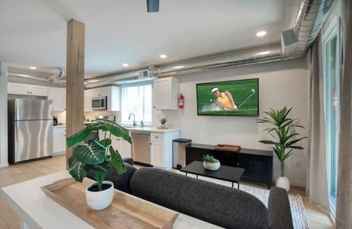 North Mountain House | Modern Industrial Containernn