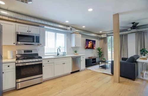 North Mountain House | Modern Industrial Containernn