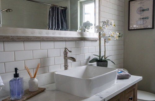 Northeast Carrollton House | Modern Industrial loft | King Bed | 2BR 2 BA