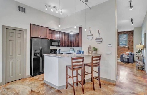 Springfield Condo | Modern, Insta-Worthy 2B Townhome in Springfield!