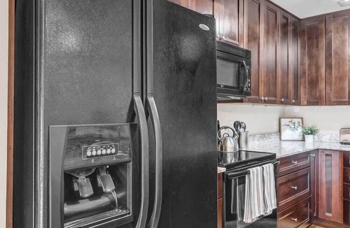Springfield Condo | Modern, Insta-Worthy 2B Townhome in Springfield!