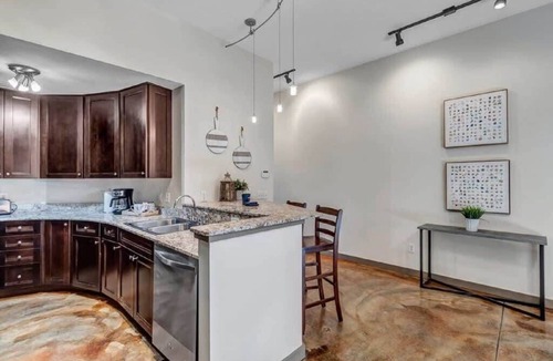 Springfield Condo | Modern, Insta-Worthy 2B Townhome in Springfield!