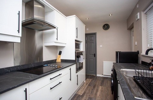 Westoe Apartment | Modern Interior Spacious Four Bedroom Apartment