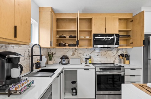 Oak Cliff Apartment | Modern Japandi 2BR w/Parking