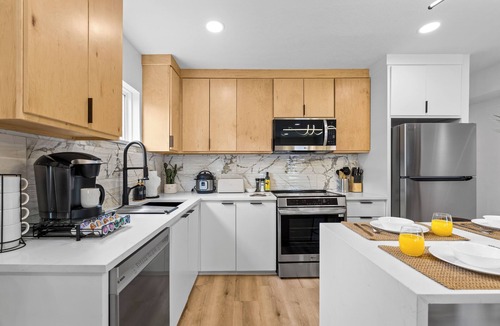 Oak Cliff Apartment | Modern Japandi 2BR w/Parking