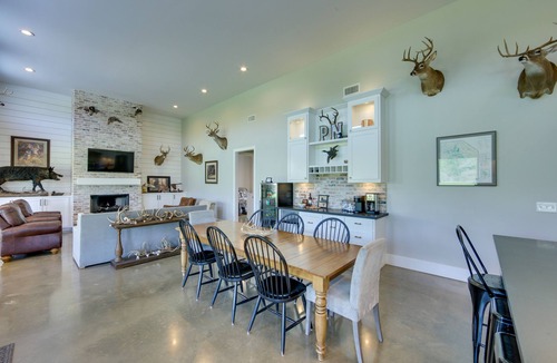 Kennard Cabin | Modern Kennard Cabin w/3 Casitas - Walk to Pond!