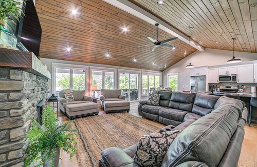 New Concord House | Modern Kentucky Lake Home w/Deck, Dock, View