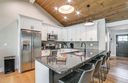 New Concord House | Modern Kentucky Lake Home w/Deck, Dock, View