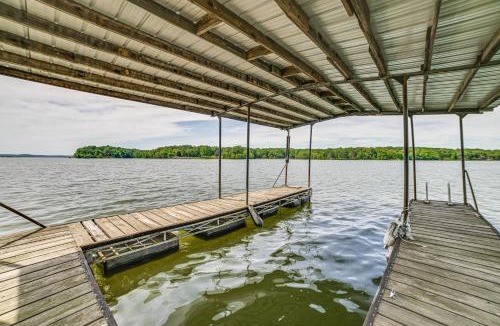 New Concord House | Modern Kentucky Lake Home with Deck, Dock, View