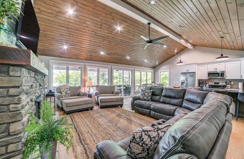 New Concord House | Modern Kentucky Lake Home with Deck, Dock, View