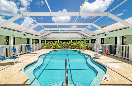 Everglades City Hotel | Modern King ADA Hotel Suite