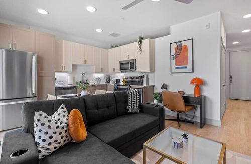 Scofield Farms Apartment | Modern King Suite Downtown Austin + Wi-Fi NEW
