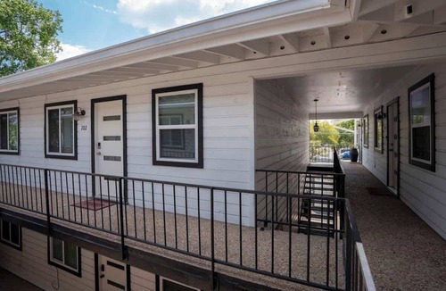 Austin Apartment | Modern King Suite - Easy Checkin