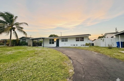 Pembroke Pines Apartment | Modern King Suite Cozy Sofa Bed Near Everything