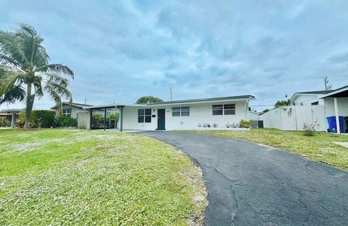 Pembroke Pines Apartment | Modern King Suite Cozy Sofa Bed Near Everything