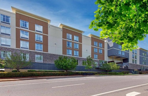 Sandy Springs Hotel | Modern King Suites! 3 Pet Friendly Units w/Free Breakfast, Pool & Gym!