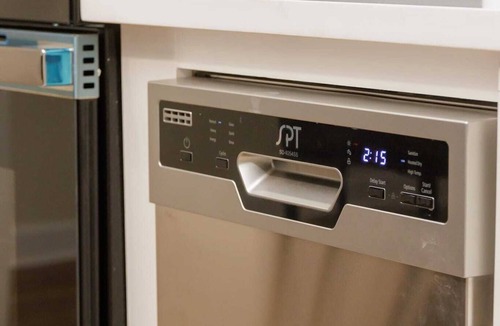 Acworth Apartment | Modern Kitchen 3BR BSMT Priv back Entry Near Lake