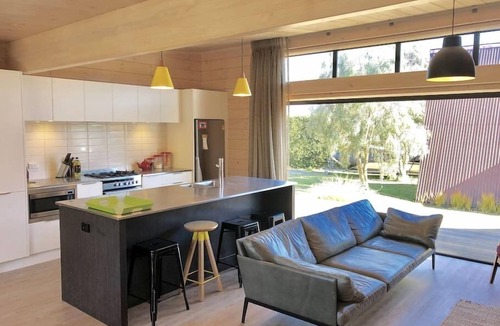 Wanaka House | Modern Kowhai Cottage