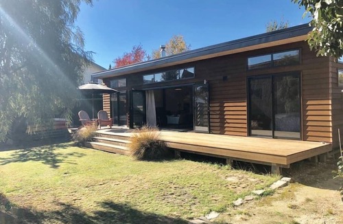 Wanaka House | Modern Kowhai Cottage